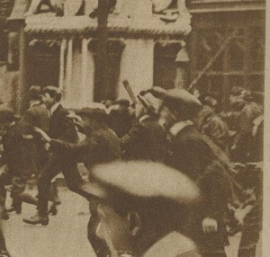 2 - Police dispersée à coups de canne Londres 1919
