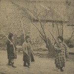Enfants chinois jouant aux soldats avec des bâtons - 1929