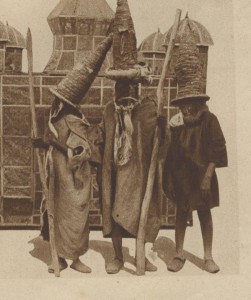 derviches marocains et leurs bâtons en 1918