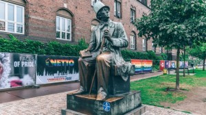 03 Copenhague Danemark Monument à Hans Christian Andersen romancier et dramaturge