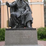 14 saint petersbourg Russie Statue d' Ivan turgeniev écrivain