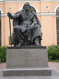 14 saint petersbourg Russie Statue d' Ivan turgeniev écrivain