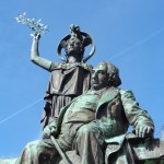 19 Tréguier France Statue d'Ernest Renan écrivain